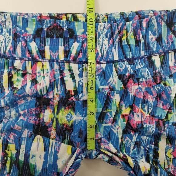 Fabletics Salar Capri in Reef Print, size Large. - Picture 6 of 9